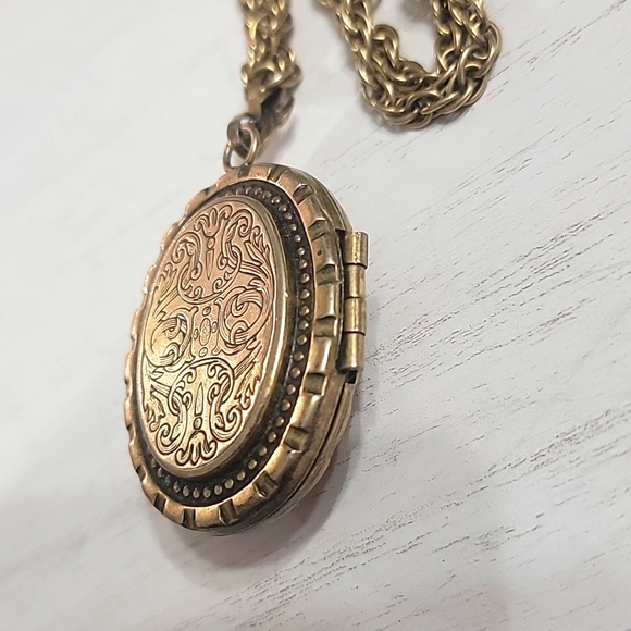 Vintage Locket Gold Tone Jade Glass Pendant On Rope Necklace - Picture 5 of 15